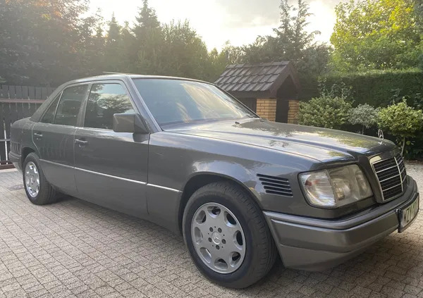 mazowieckie Mercedes-Benz Klasa E cena 49000 przebieg: 166000, rok produkcji 1993 z Skoki